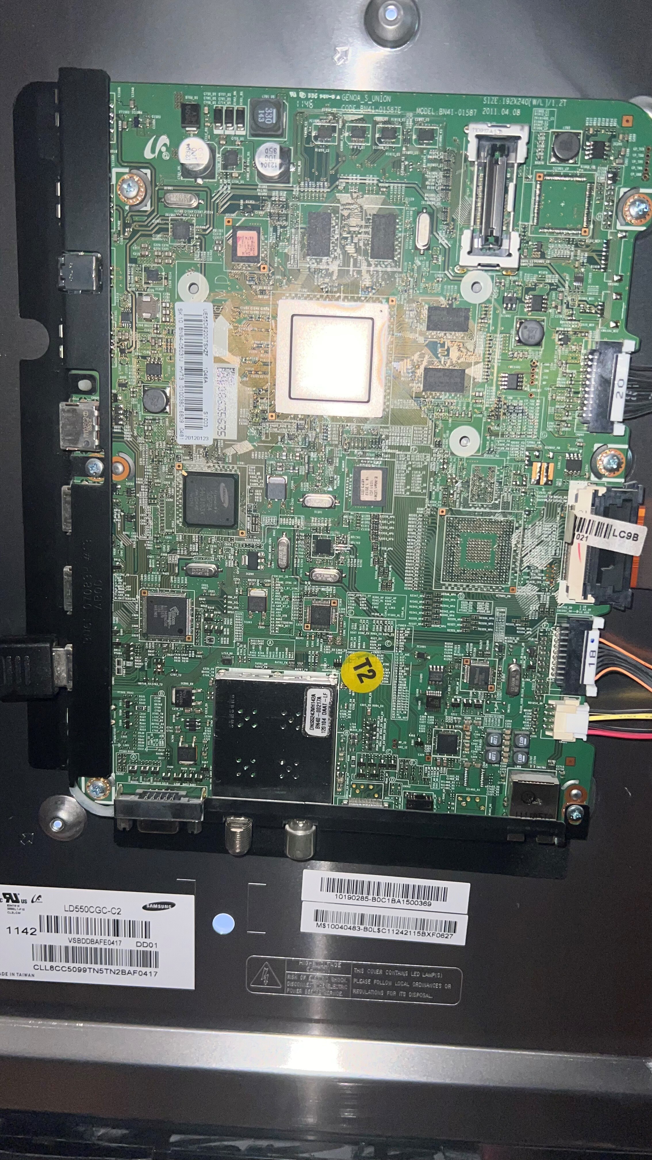 Click image for larger version

Name:	mainboard.jpg
Views:	465
Size:	2.99 MB
ID:	3325114