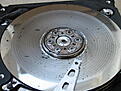 Click image for larger version

Name:	Seagate 7200.11 [ST31500341AS] 1.5 TB - head crash (3).jpg
Views:	425
Size:	102.5 KB
ID:	2220222